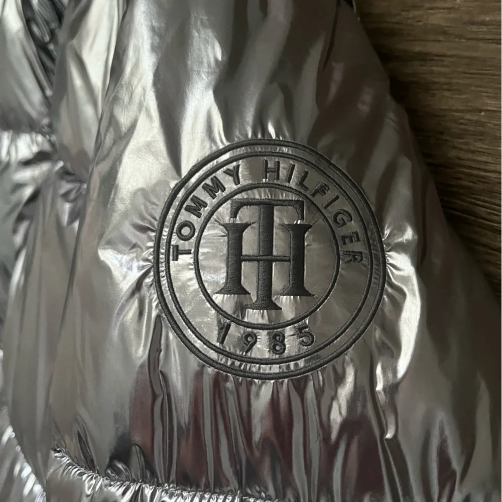 Tommy Hilfiger Women's Silver Metallic Puffer size small NEW* - Picture 5 of 5